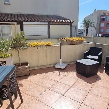 Bright Port View Terrace And Parking Apartment